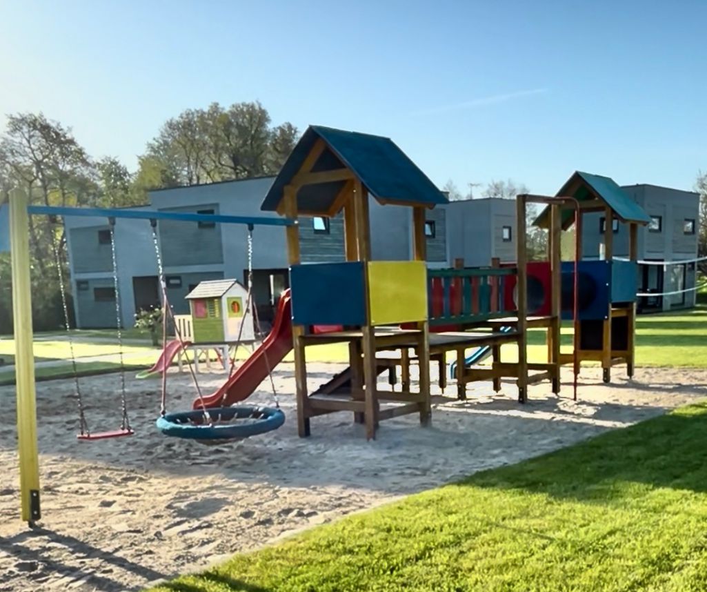Bezpieczny plac zabaw dla dzieci na terenie ośrodka Akwamaryn